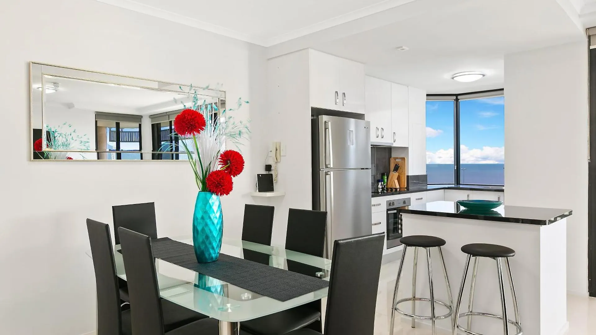 Cairns Luxury Waterview Apartment 0*,  Ausztrália