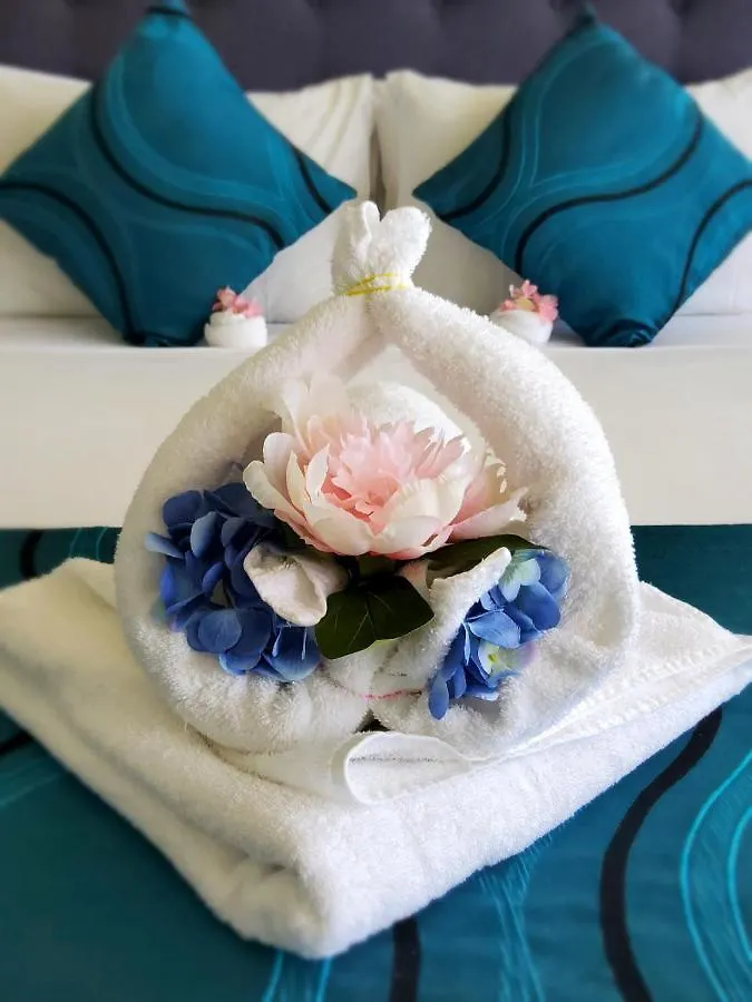 Cairns Luxury Waterview Apartment
